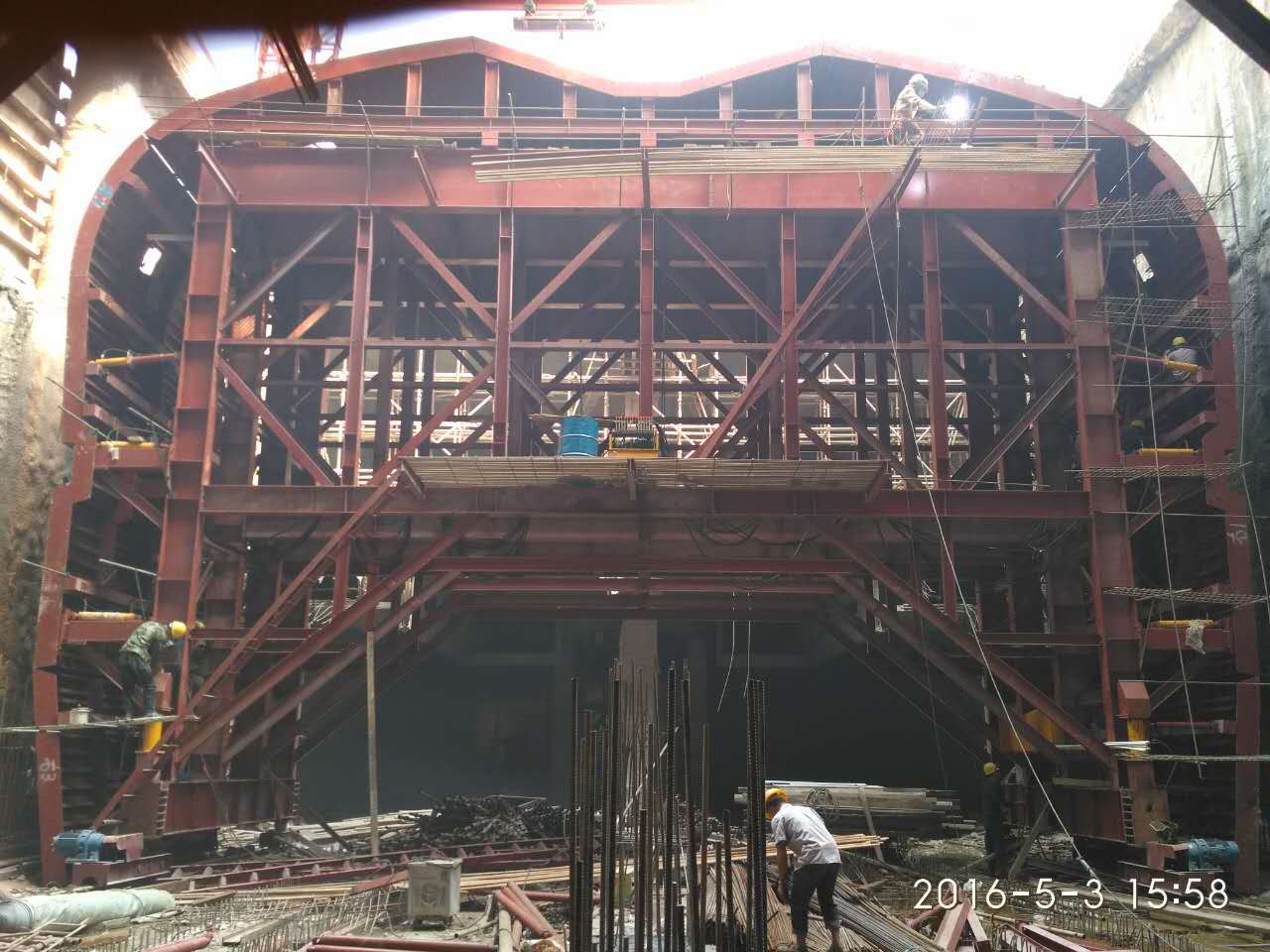 洛陽高飛公司生產的貴陽地鐵站臺臺車開始投入使用